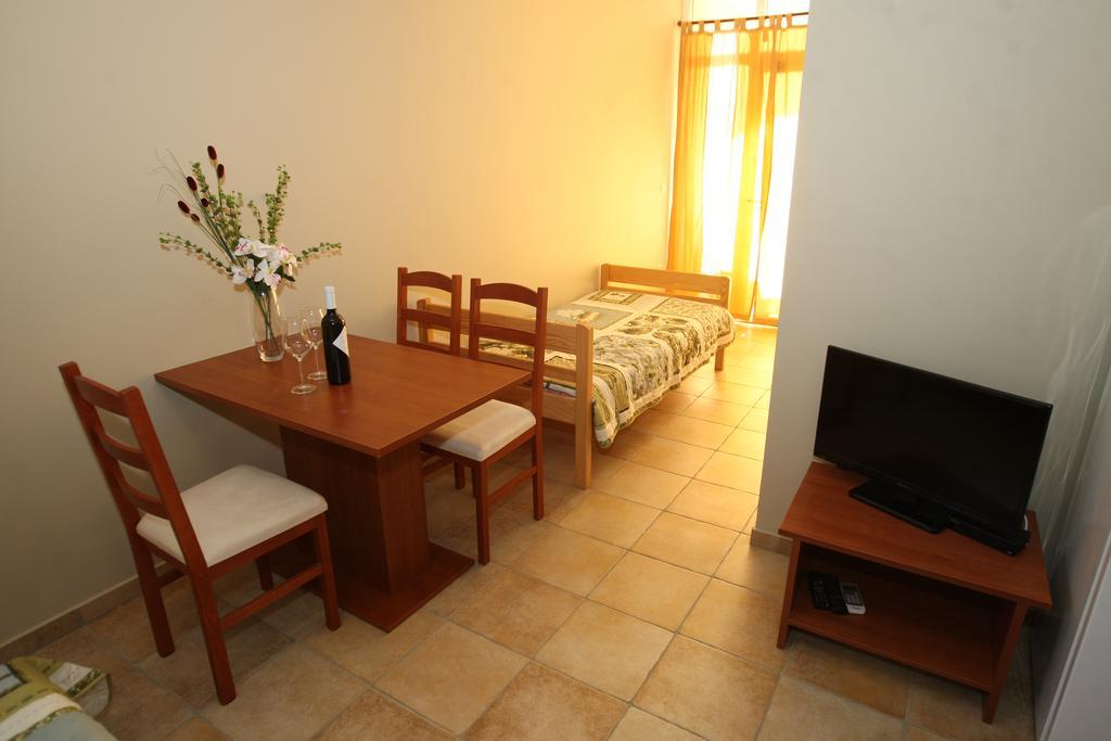 Sea View Apartments Nina Vrsi Pokoj fotografie